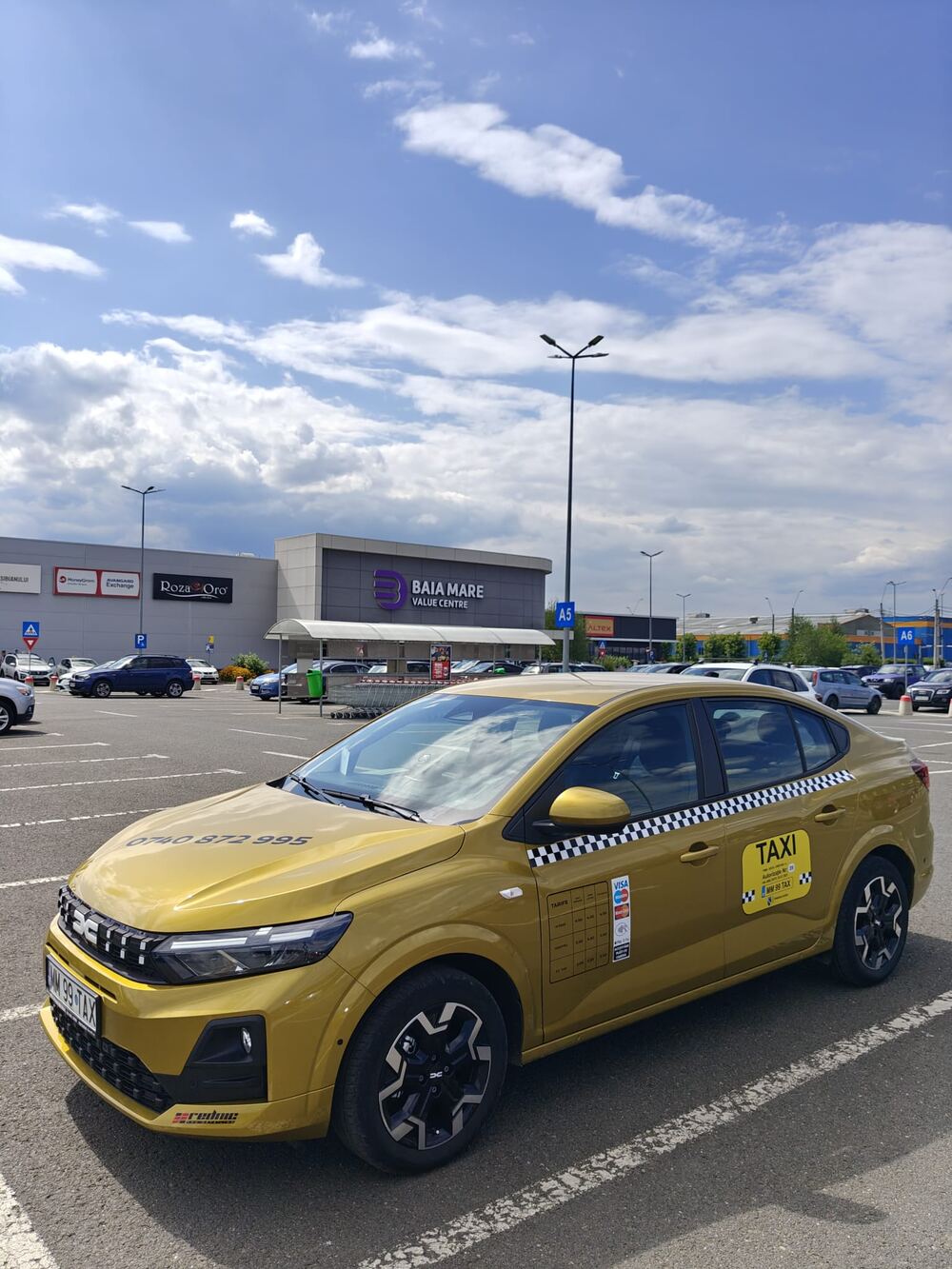 Gold taxi car, Cristi Taxi, in Borșa, Maramureș
